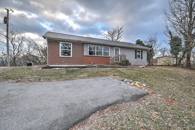 Foto del edificio - 108 Cottonwood Dr