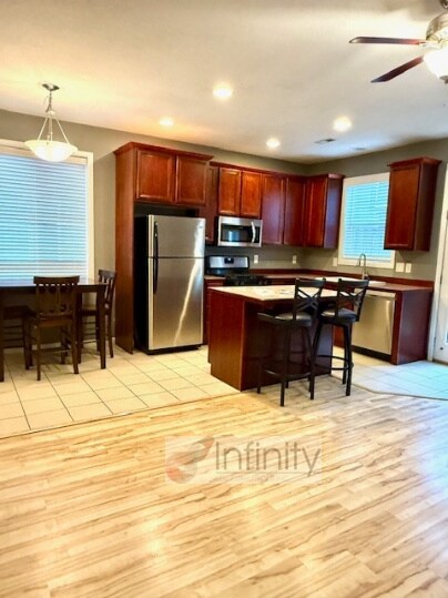 Foto del edificio - 810 E Ninth St