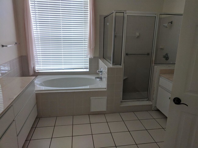 Building Photo - 225 W Romany Loop