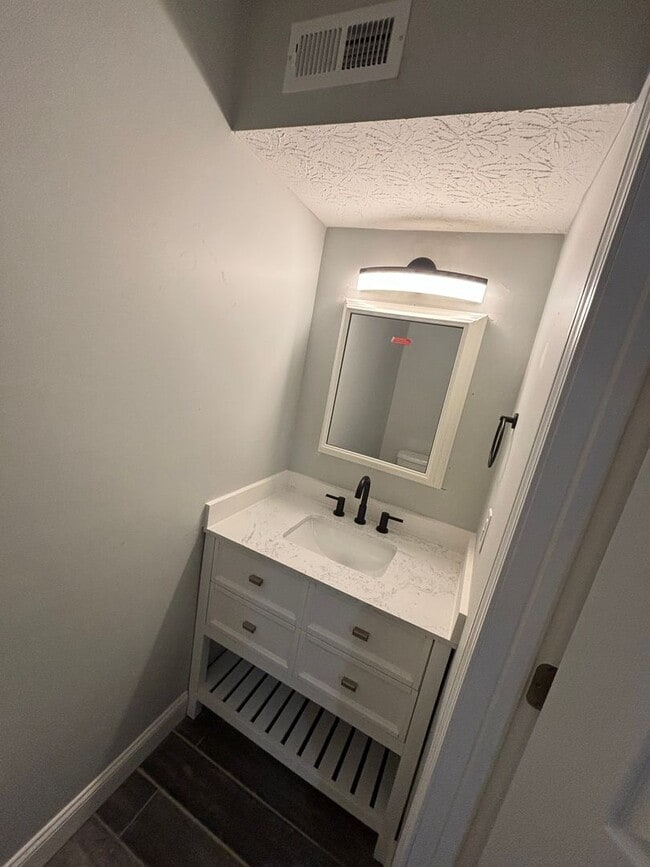 Building Photo - 3208 Summerhill Ln