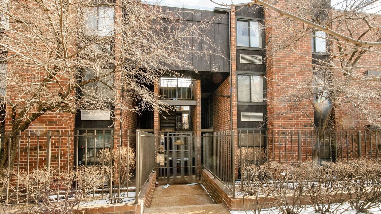 Building Photo - 2225 N Halsted St
