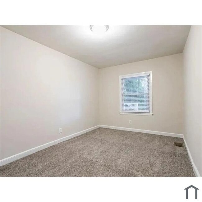 Building Photo - Spring