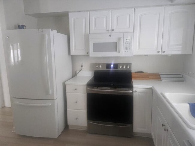 Building Photo - 332 2nd St W