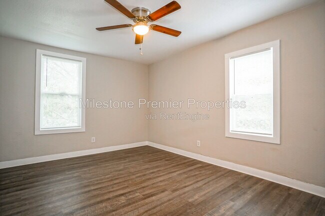 Foto del edificio - 326 W Sears St
