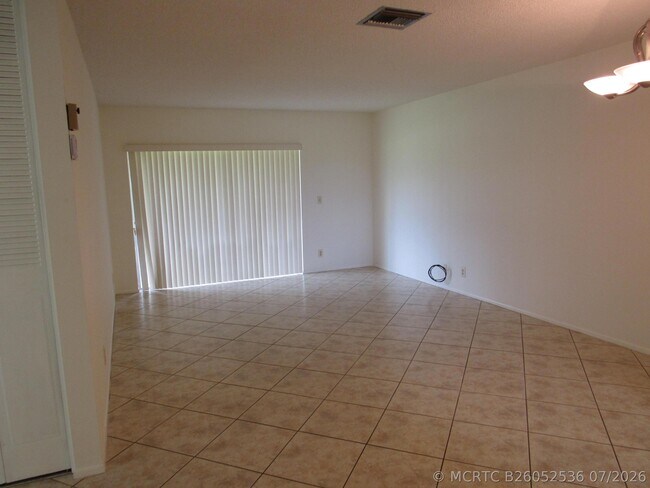 Foto del edificio - 2679 Emory Dr E