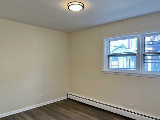 Building Photo - 5849 S Francisco Ave
