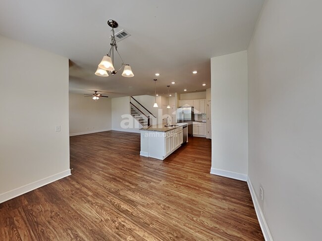 Foto del edificio - 5063 Trailwater Dr