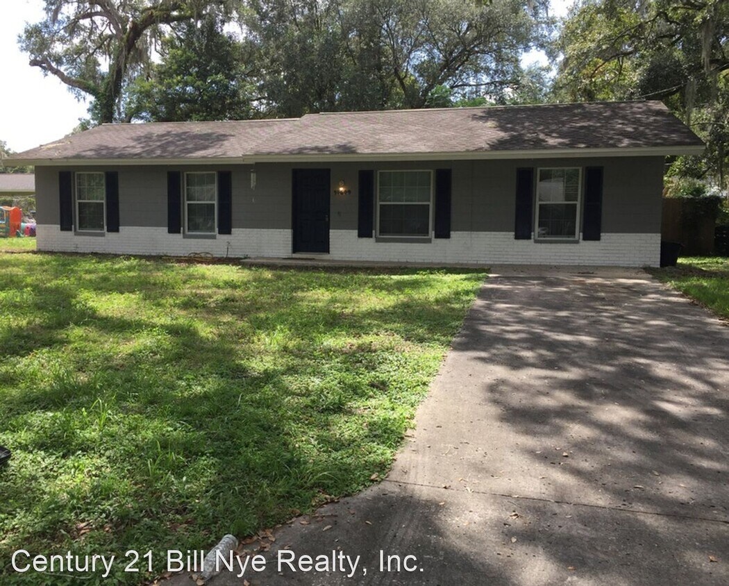 4 br, 1.5 bath House 14649 State Street House Rental in Dade City