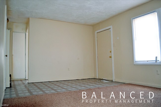 Building Photo - 321 SE 35th Ter