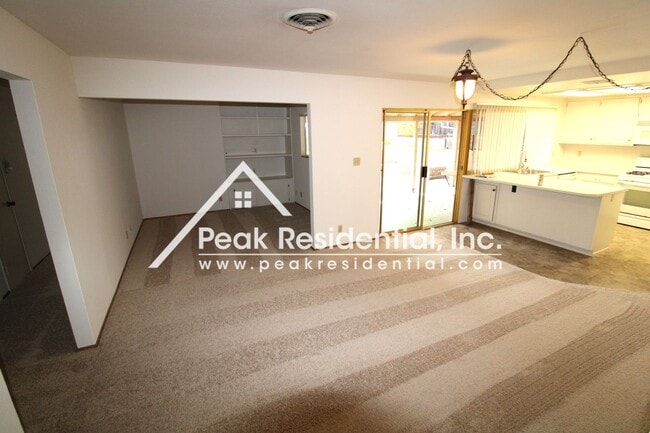 Building Photo - Very Nice Orangevale 3bd/2ba Home with 2 C...