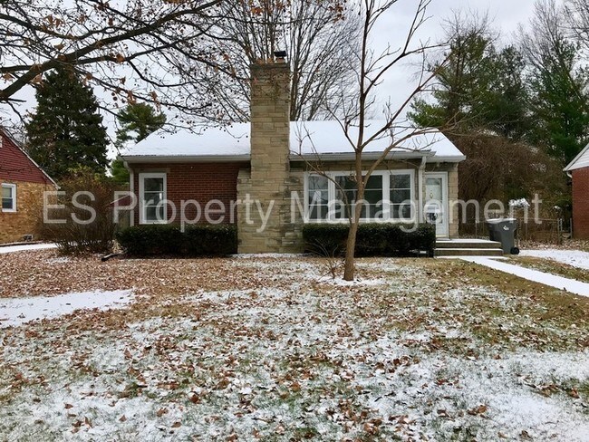 Building Photo - 1819 N Leland Ave