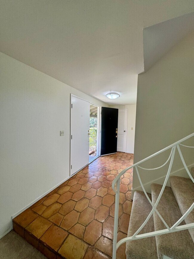 Foto del edificio - Nice Two-Story in Desired Northgate Neighborhood Available Now!