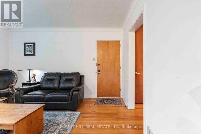 Building Photo - 964-964 Bakervale Dr