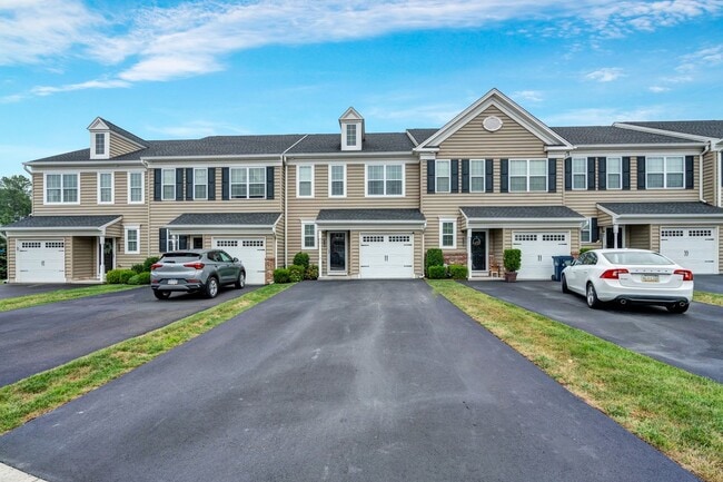 Building Photo - Beautiful Telford Townhome available for i...