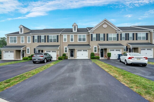 Foto del edificio - Beautiful Telford Townhome available for i...