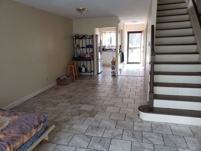 Building Photo - 2 Bedroom 1.5 Bath Townhouse With Private ...