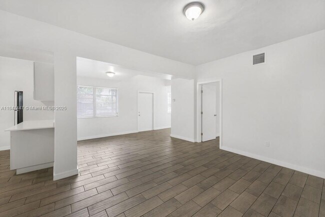 Foto del edificio - 1604 SW 9th St