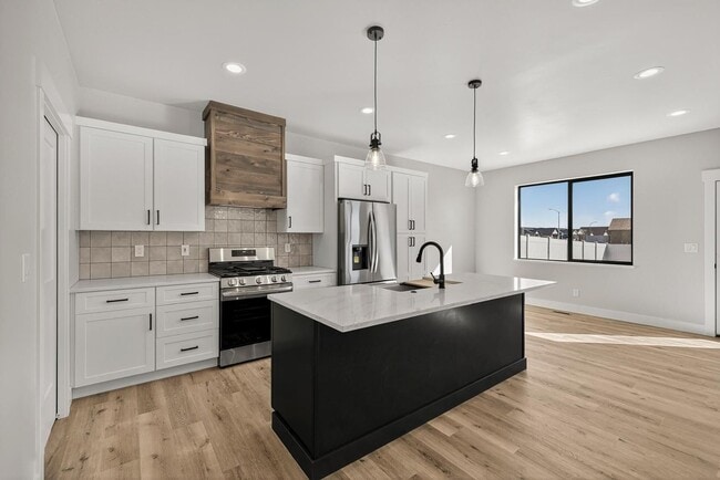 Building Photo - K551LI