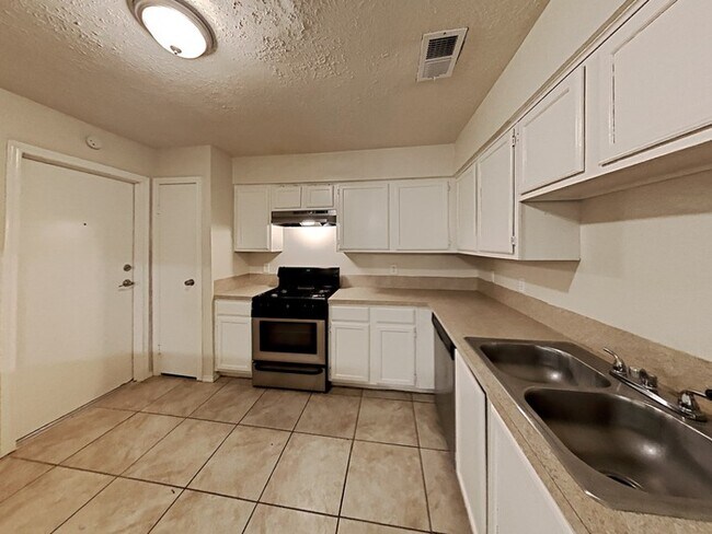 Foto del edificio - 942 Somercotes Ln