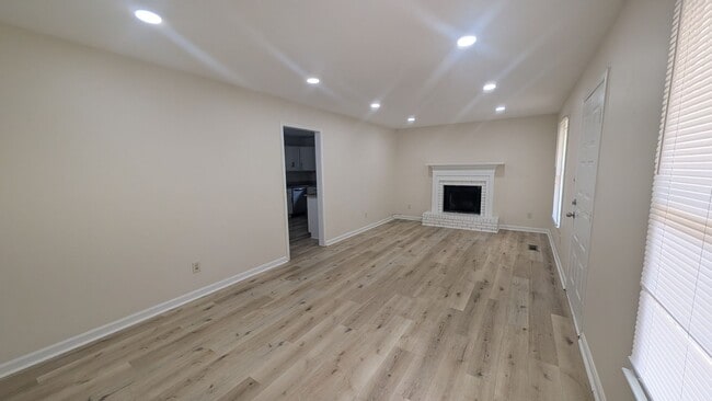 Foto del edificio - 2BR/1.5BA Renovated Townhome