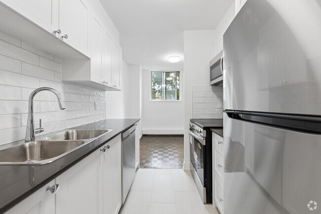1BR, 1BA - 613SF - Kitchen - 80 Cosburn Avenue