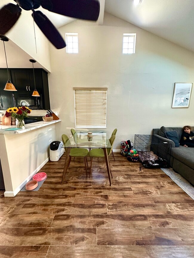 Building Photo - 2101 Sunset Ave