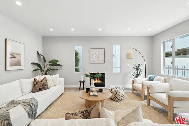 Building Photo - 1326 Centinela Ave