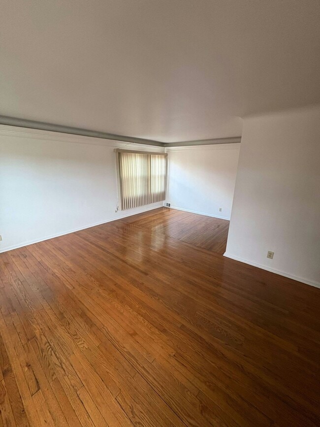 Foto del edificio - 13698 Cedar Rd