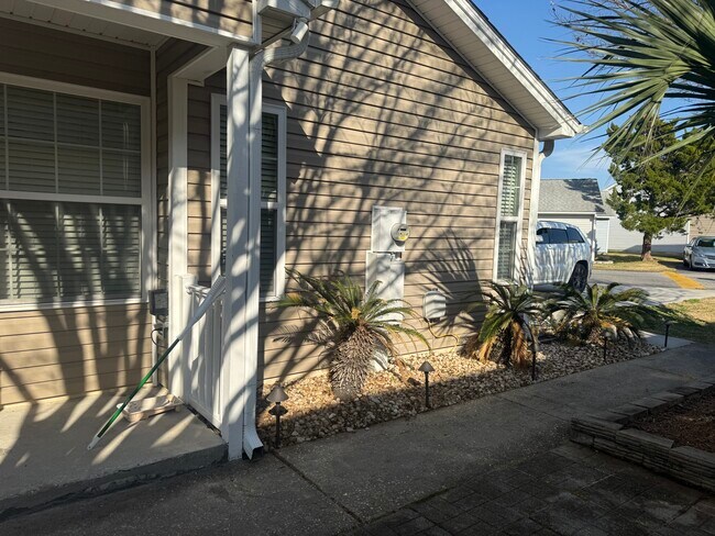 Foto del edificio - 203 Lyons Cove Dr
