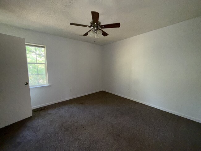 Building Photo - 161 Shamrock Ln