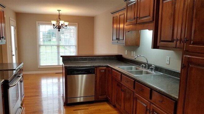 Building Photo - 921 Bogey Way