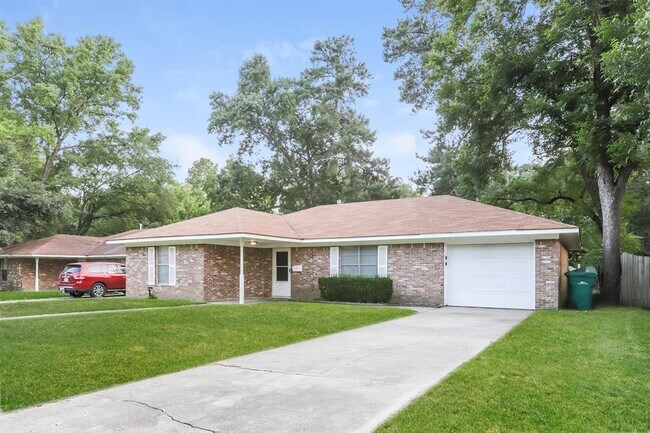 Building Photo - 1403 N Roberson St