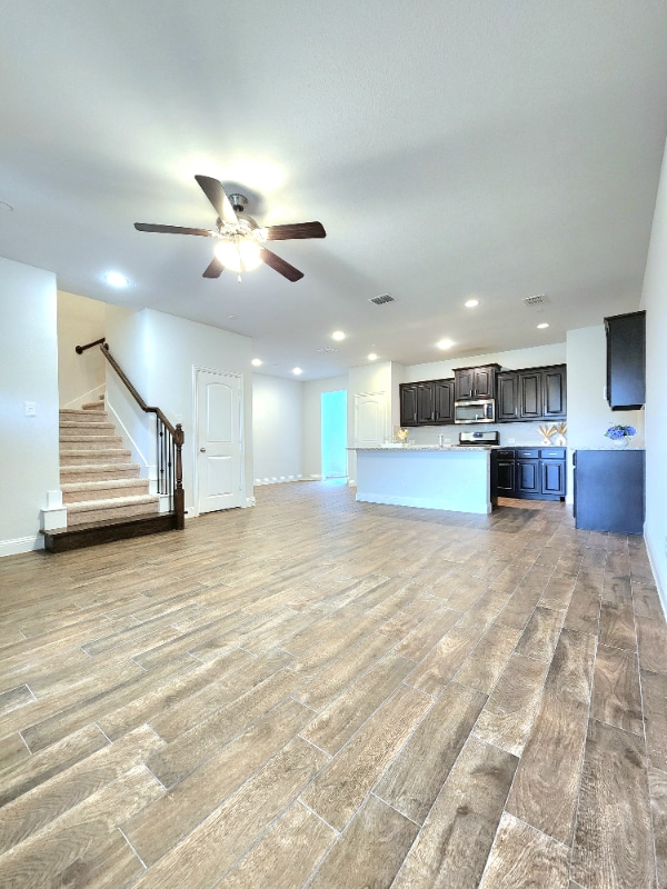 Building Photo - 6820 Meadow Crest Dr