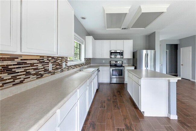 Building Photo - 972 Bella Vista Cir