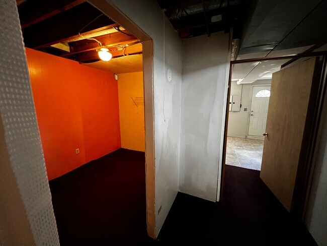 Building Photo - 1328 Delta Dr