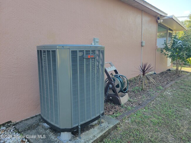 Foto del edificio - 5120 Volusia Ave