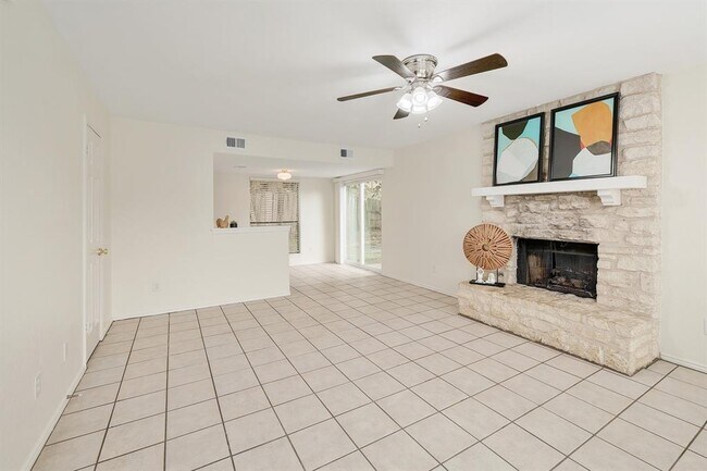 Foto del edificio - 6519 Hart Ln