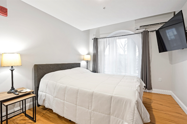 Foto del edificio - 1361 Elm St