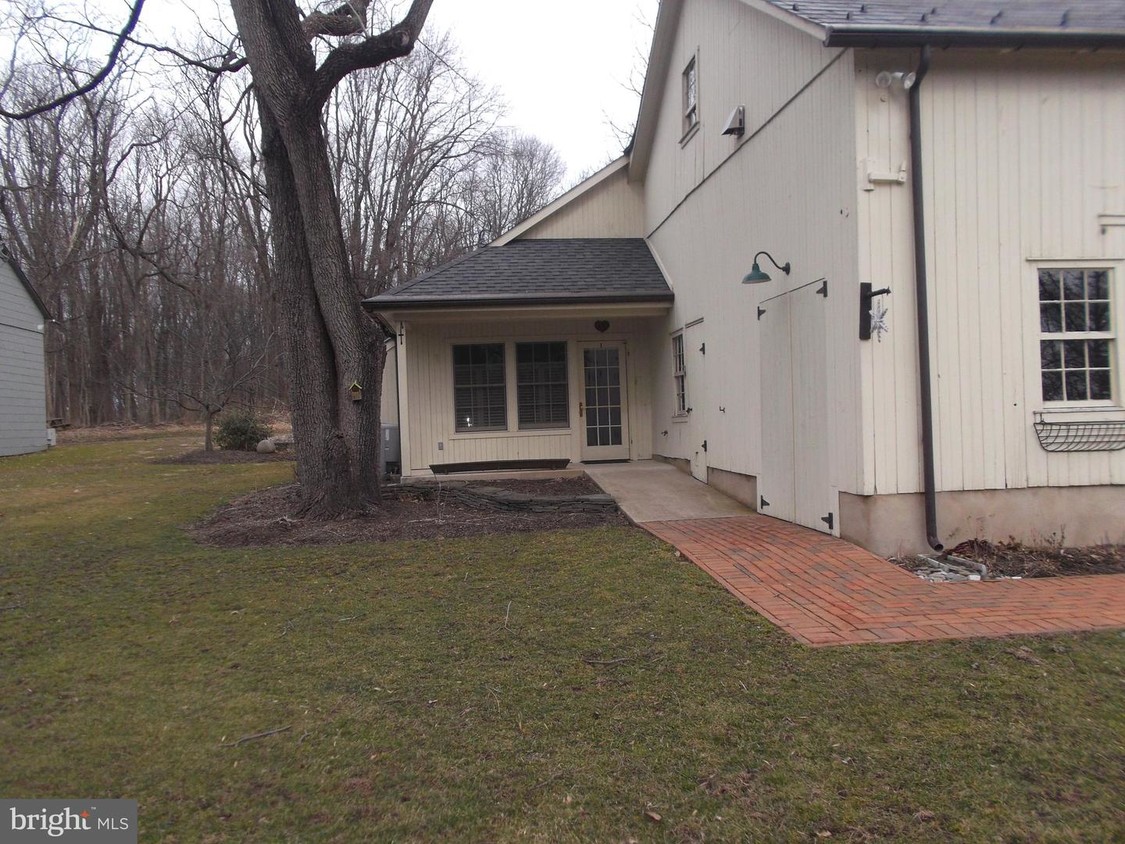 Primary Photo - 441 E Court St