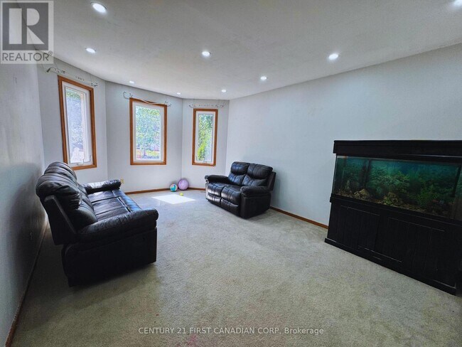 Building Photo - 239 Edmunds Pl