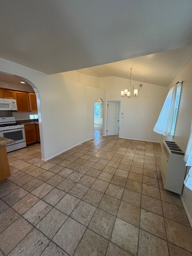 Entry/Dining Room - 256 17th St