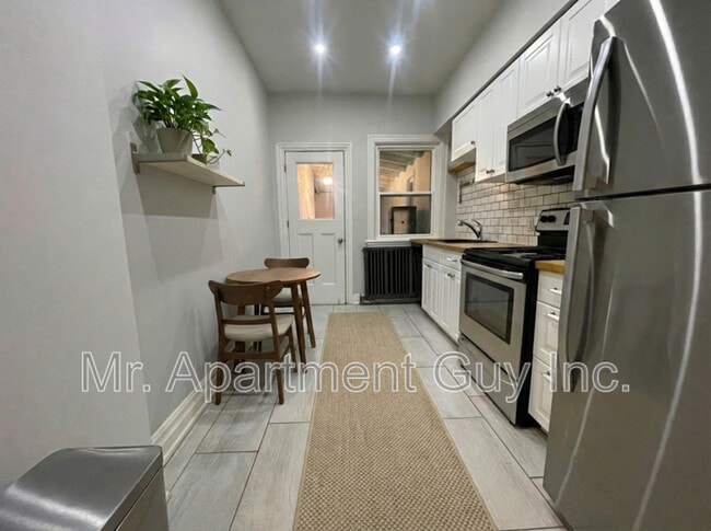 Building Photo - 57 Barton St E