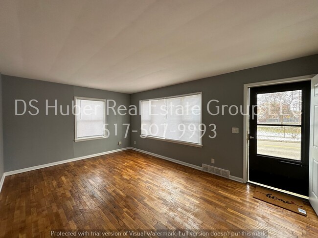 Building Photo - Recently Updated 2 Bedroom!