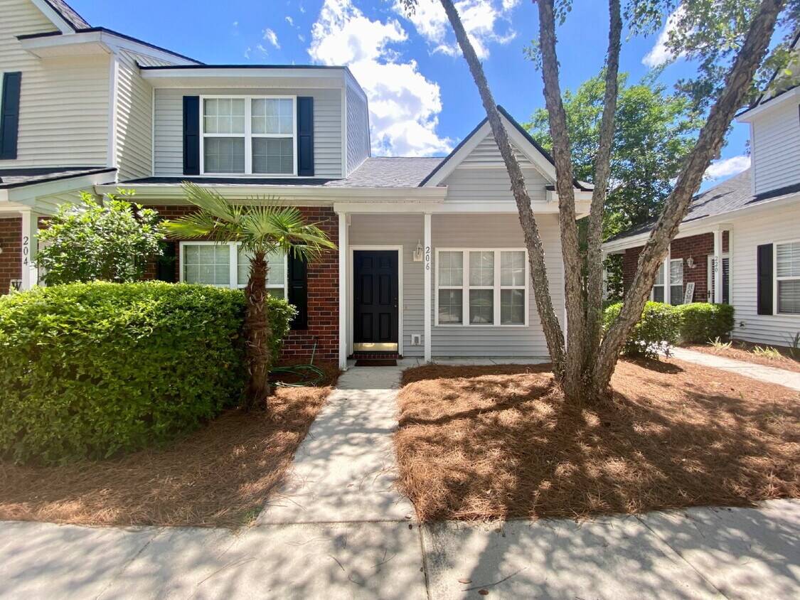 Foto principal - Spacious Townhome located in The Townes at...