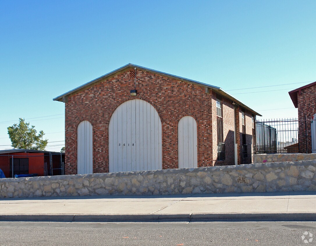 Primary Photo - 3618 Johnson Ave