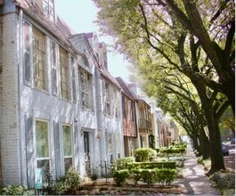 Building Photo - 482 N Post Oak Ln