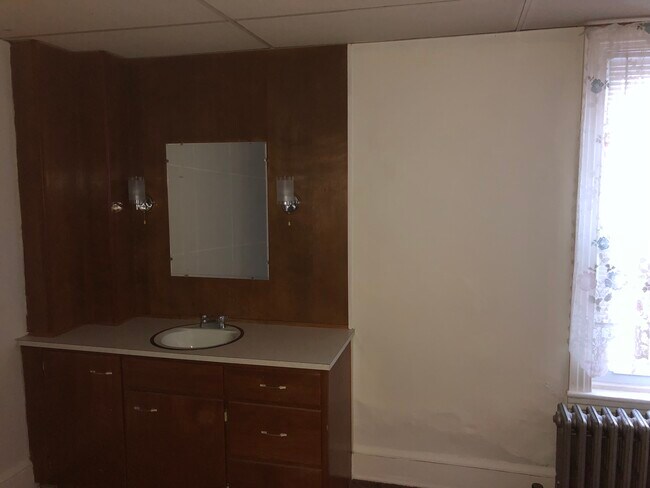 2nd Fl Bedroom - 301 Chestnut St