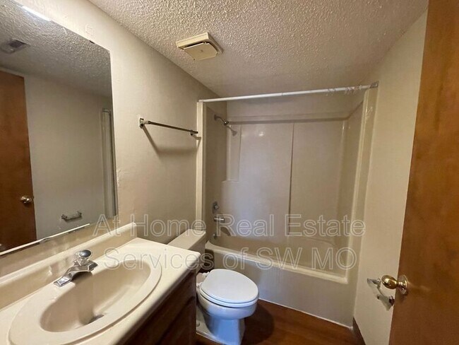 Foto del edificio - 2862 S Rogers Ave