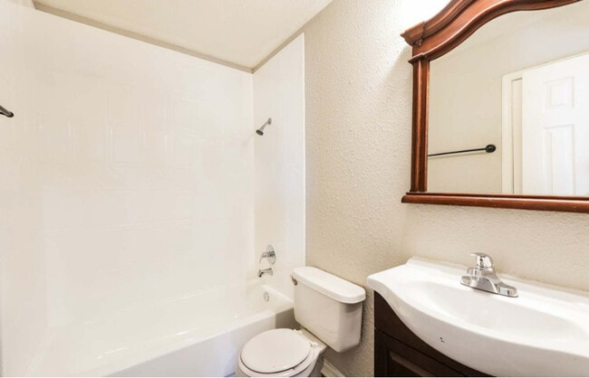Foto del edificio - 2474 Payne Cir W