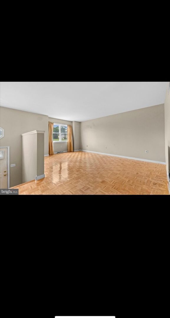 Foto del edificio - Spacious 3BR Townhome in Harrisburg